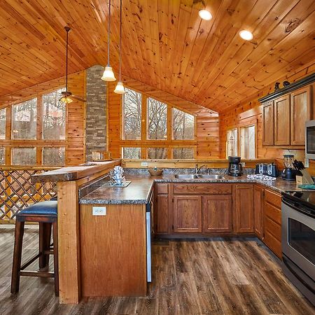 Snuggled Inn Holiday Home Gatlinburg Exterior photo